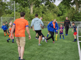 Laatste training S.K.N.W.K. JO7-1 (partijtje tegen de ouders) van maandag 27 mei 2024 (133/180)